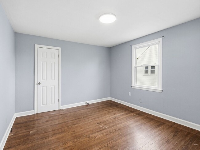 Building Photo - 4 Bedroom/1 Bathroom Home with Fenced Yard Available in SE Roanoke!
