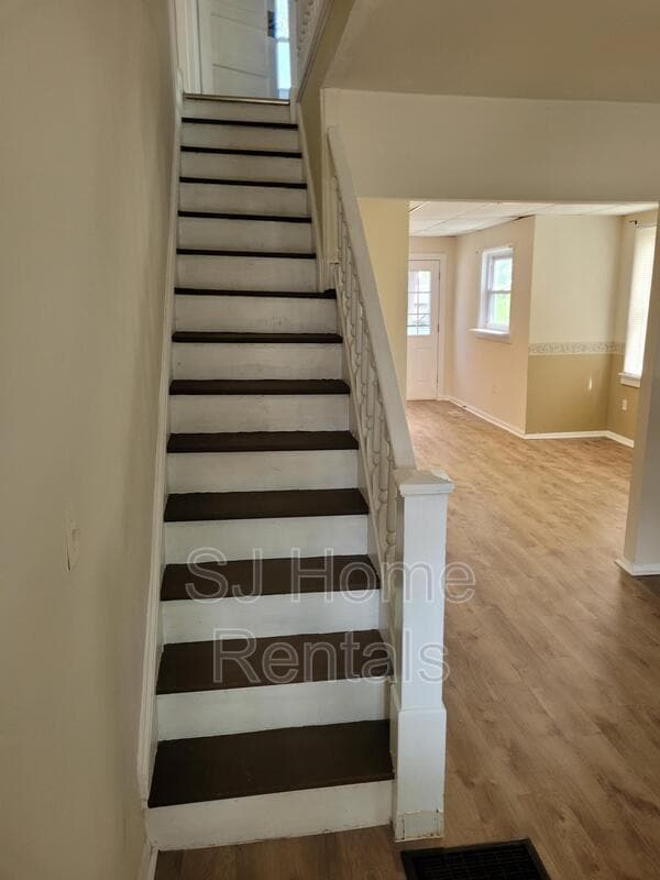 Building Photo - 302 Delaware Ave