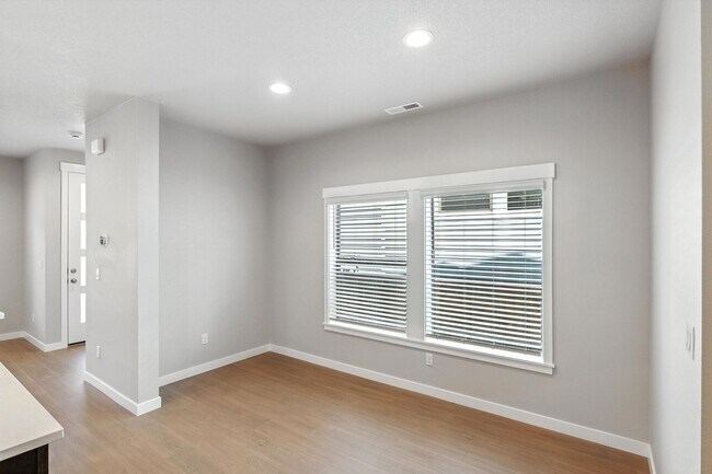 Building Photo - Brand New Townhome in Pleasant Valley Vill...
