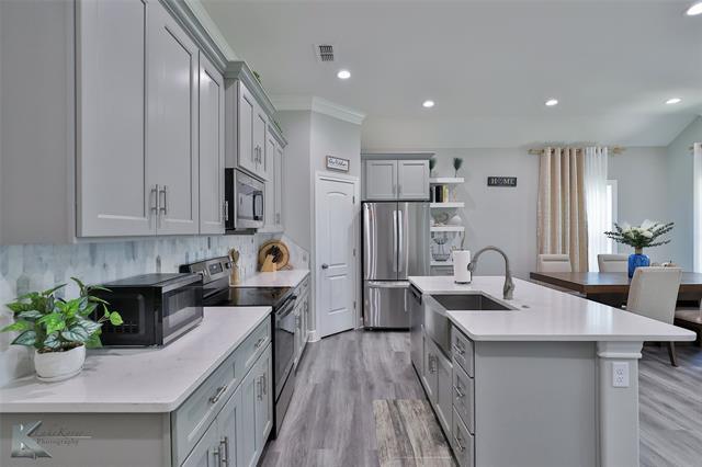 Building Photo - 5433 Fallbrook Dr
