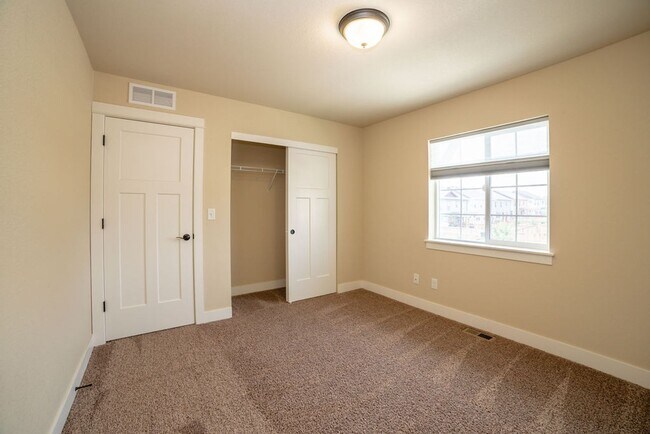 Building Photo - Bright & Spacious 3 Bed + Loft | 3-Car Garage in North Fort Collins