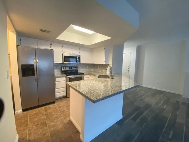 Building Photo - CUTE REMODELED ONE BEDROOM UNIT IN GATED C...