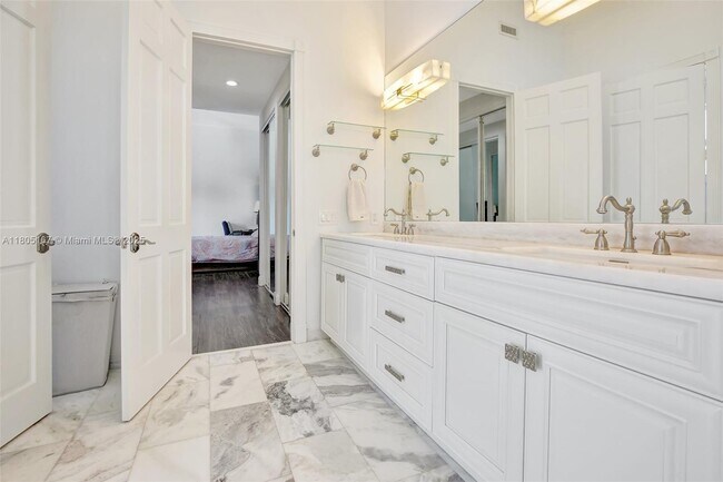 Building Photo - 2651 Oakmont Dr