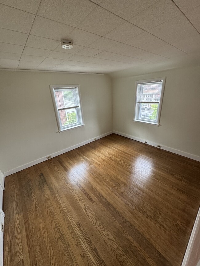 Building Photo - 766 New Holland Ave