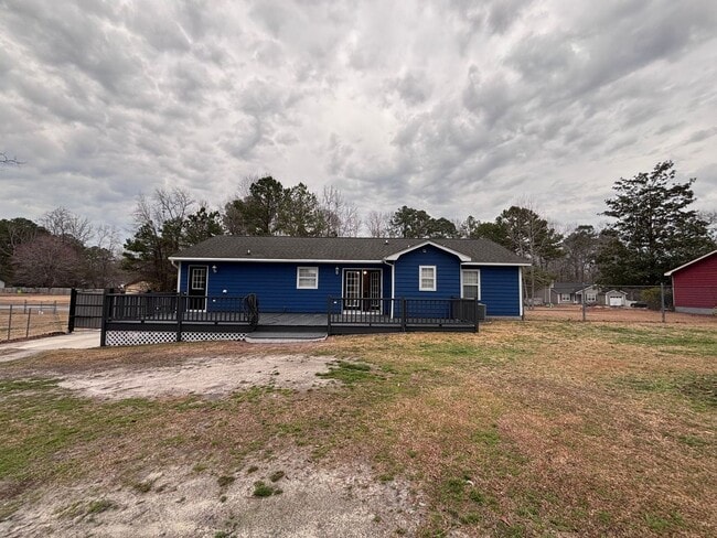 Building Photo - This is a must see!