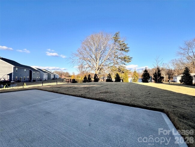 Building Photo - 699 Kitfox Dr NW