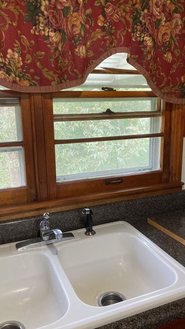 Building Photo - 305 Dogwood Ave