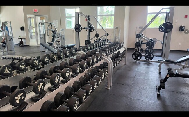 Building Photo - 343 NE 36th Terrace