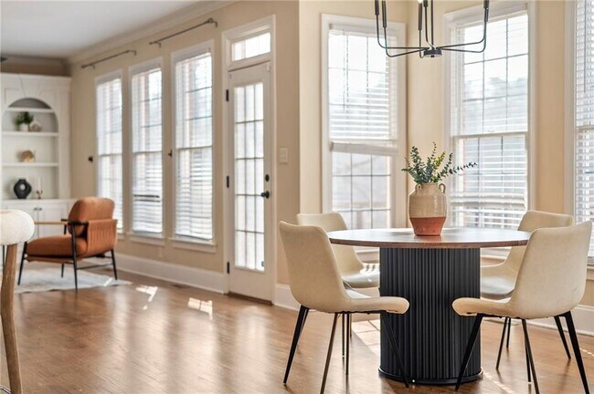 Building Photo - 870 Longstone Landing