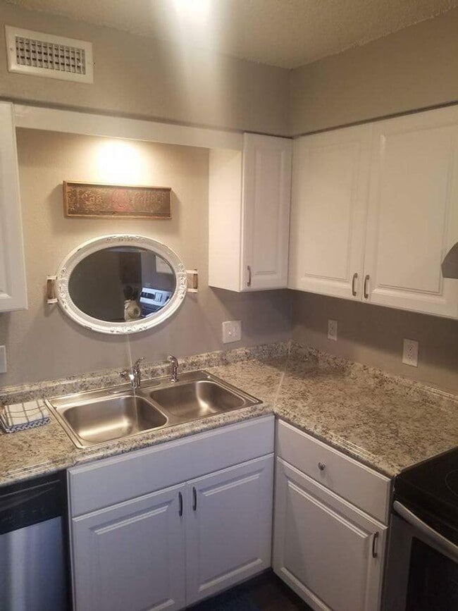 Interior Photo - Prairie At Yukon