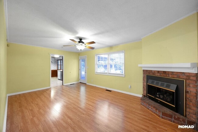 Building Photo - Spacious 4BR House in Fayetteville