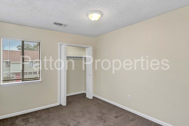Building Photo - Point Arcadia Townhome