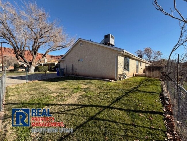 Building Photo - 2 Bedroom downtown