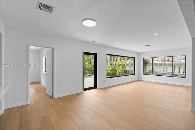Building Photo - 517 Palermo Ave