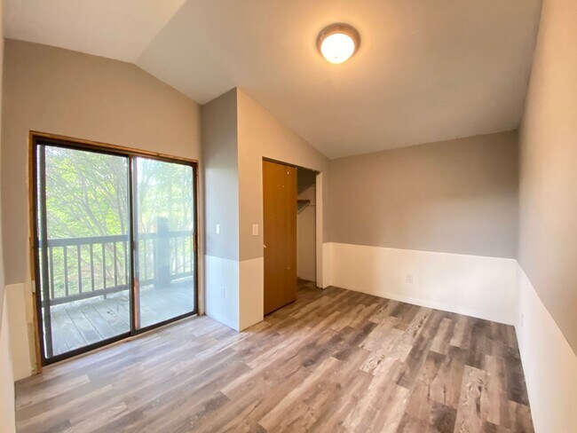 Building Photo - OSU Gateway 3 bedroom 1 1/2 bath 3 level townhome