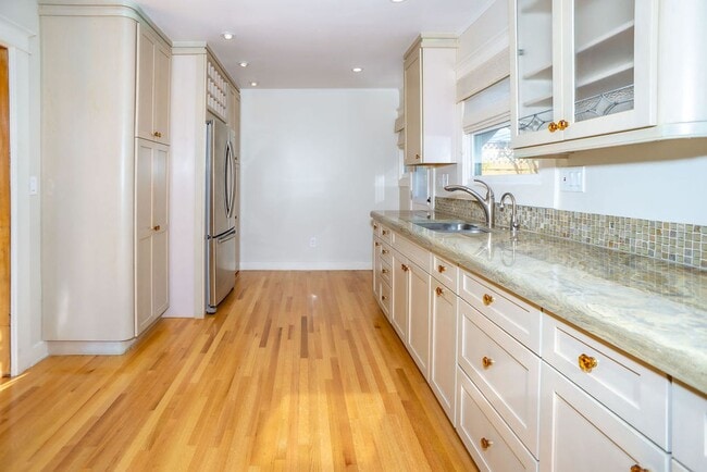 Building Photo - Beautifully restored historic home