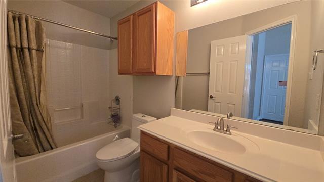 Building Photo - 6800 Oak Falls Dr