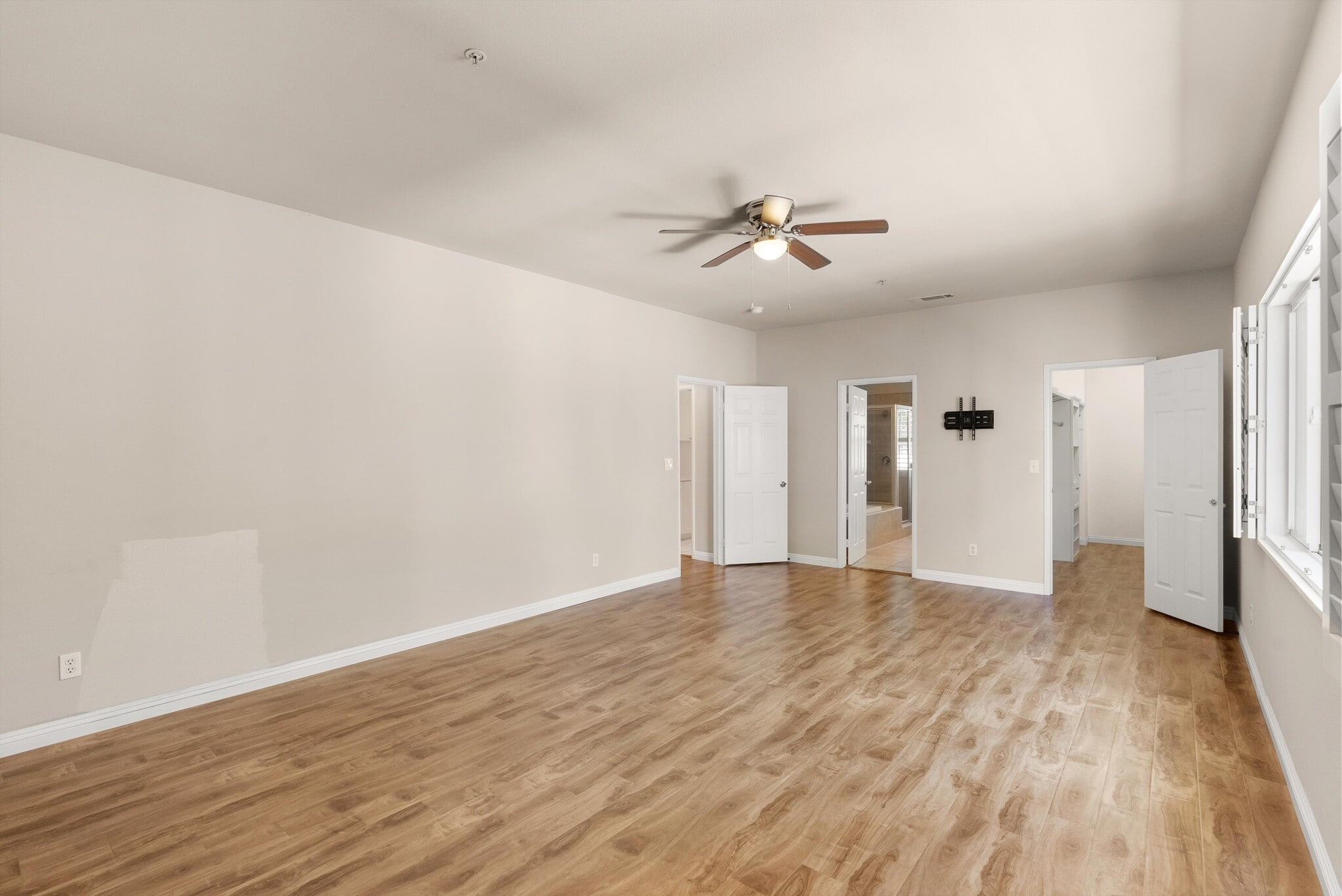 Building Photo - 15804 Crest Ln
