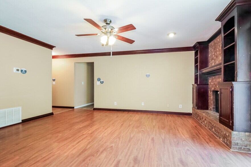 Building Photo - 1104 Meadow Lake Dr