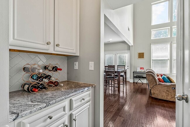 Building Photo - 173 Charolais Dr