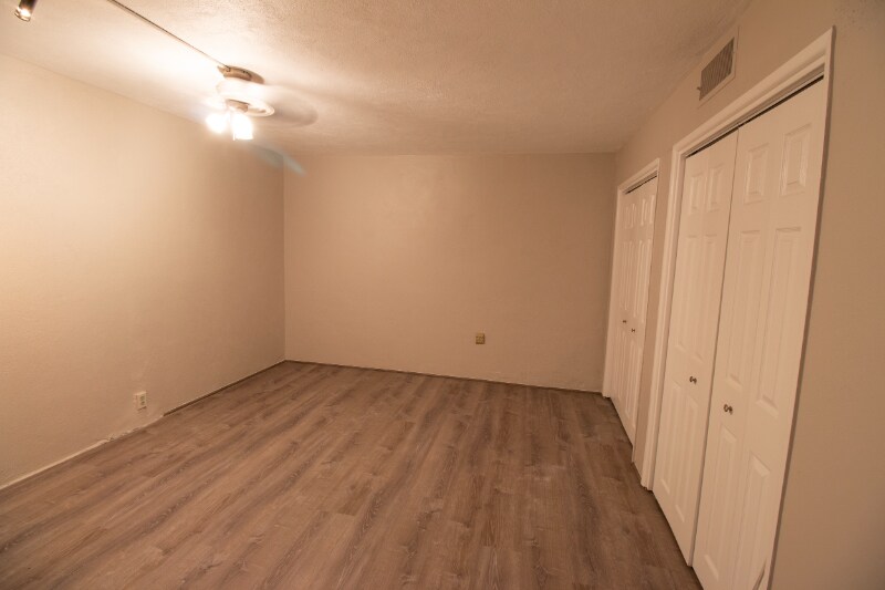 Building Photo - 4XXX Forest Ln