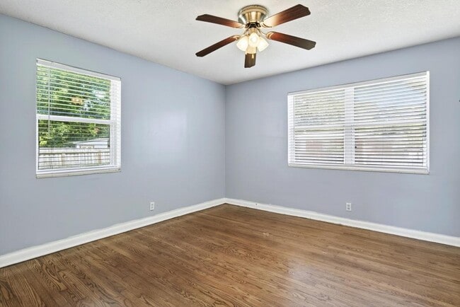 Building Photo - 6635 Blackwood Dr