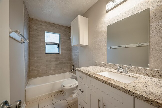 Building Photo - 1126 W Belgravia Dr