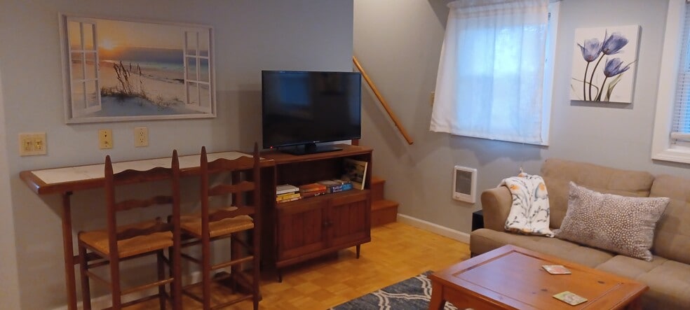 Building Photo - 313 West Ave