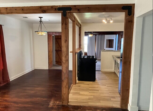 Building Photo - Charming 3-Bedroom Home in San Antonio - P...