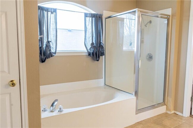 Building Photo - 1608 Diana Dr