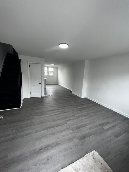 Building Photo - 817 Hughes St