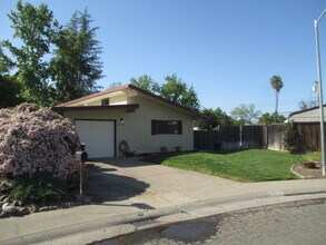 Building Photo - Three bedroom home with pool in Carmichael