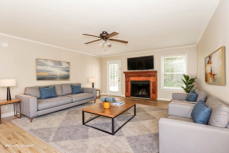 Building Photo - 2409 Racquet Club Dr