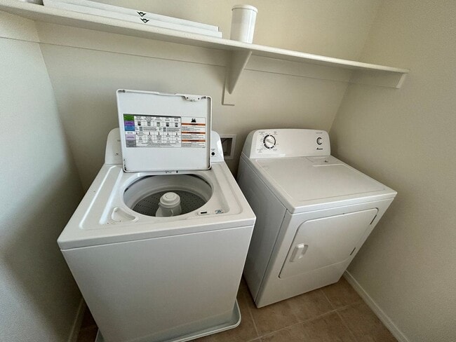 Building Photo - 4046 E Ranch Rd