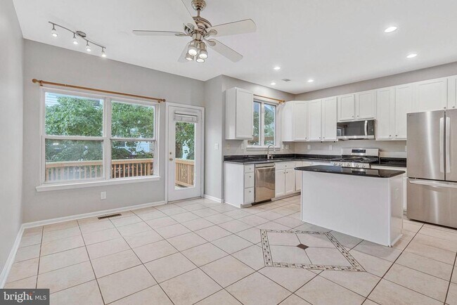 Building Photo - 2504 Woodrow Wilson Dr