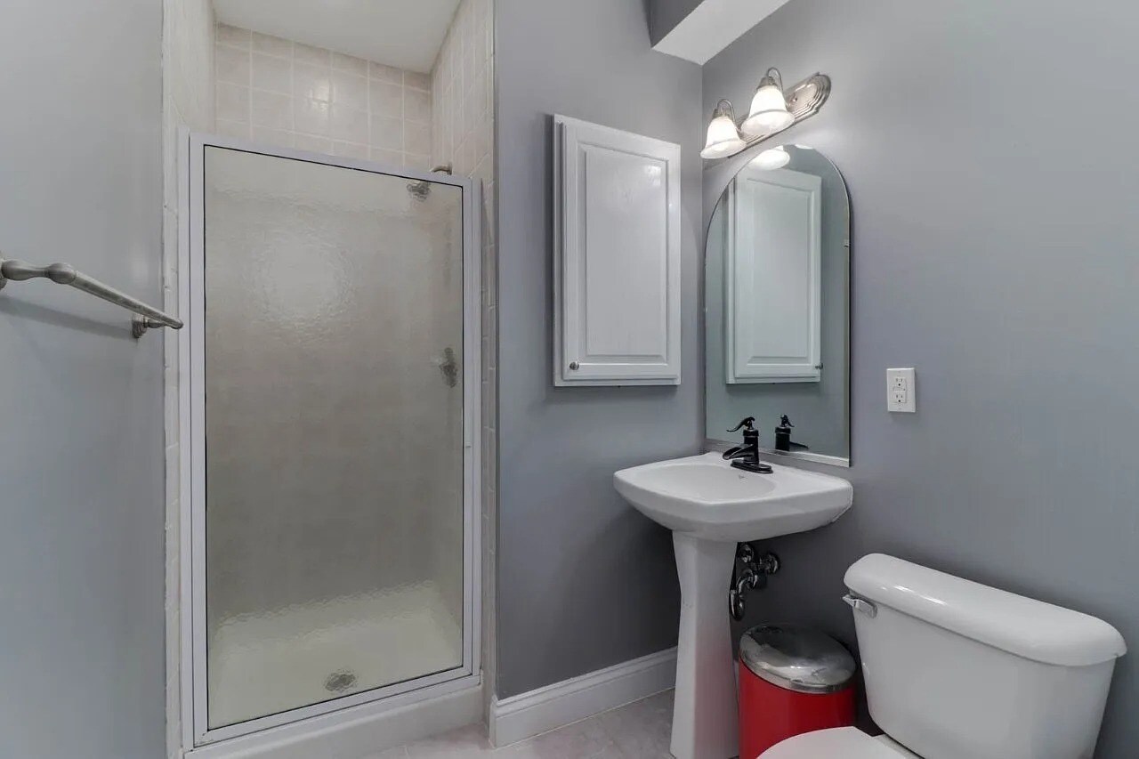 Building Photo - 2201 Knollbrook Way