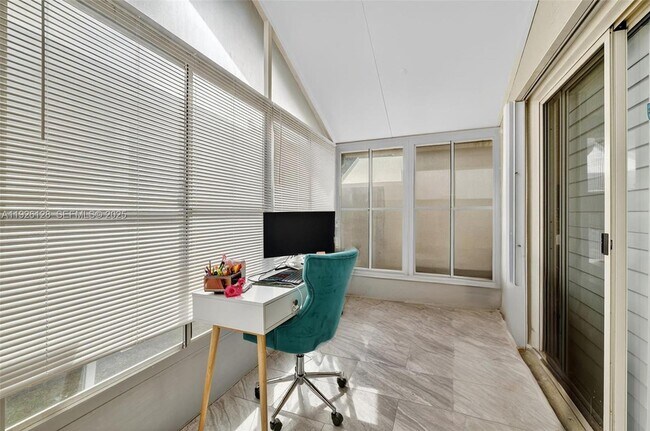 Building Photo - 210 NW Zanzibar Pl