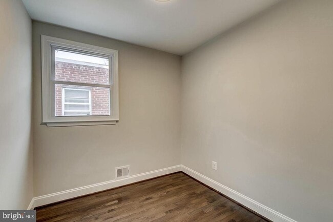 Building Photo - 475 Madison St NE