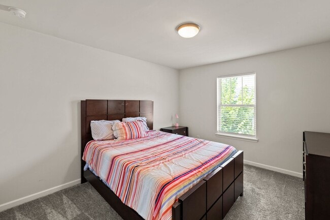 Building Photo - Gorgeous 3 BR/2.5 BA Townhome in Marietta-...