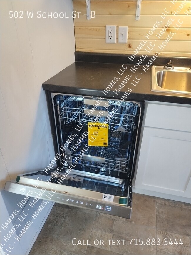 Building Photo - 502 W School St