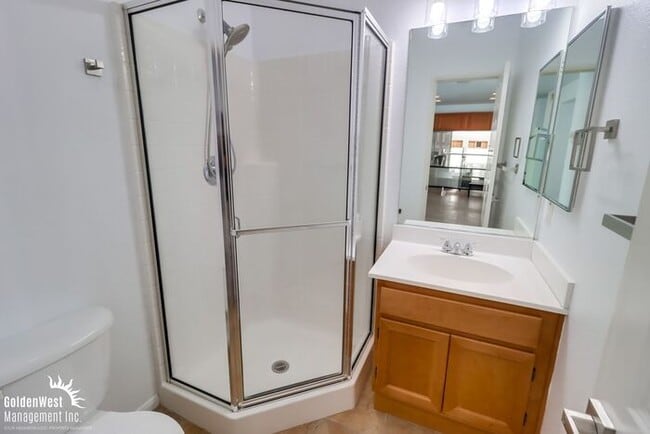 Building Photo - Charming 2Bdm 2Ba Tri-Level Condo in Otay ...