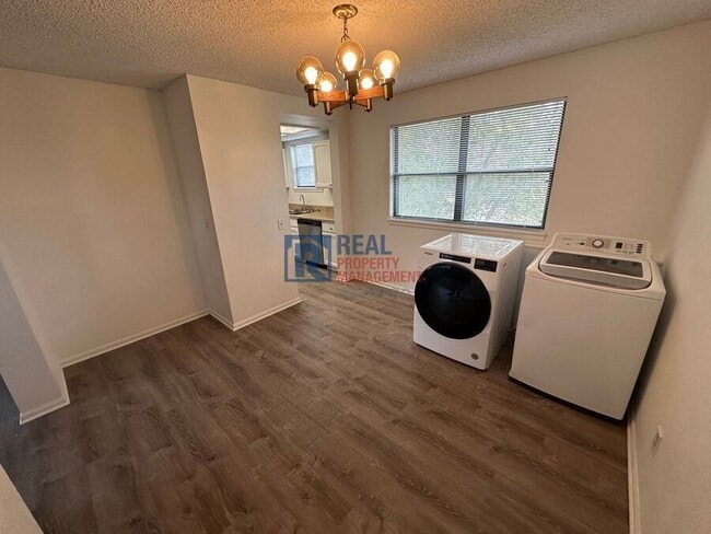 Building Photo - 3528 S Richfield St