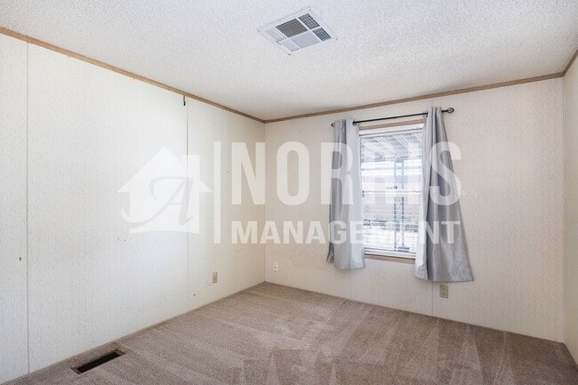 Building Photo - Great Location, Great Home with all Applia...