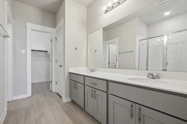 Building Photo - 2310 Calvert Dr