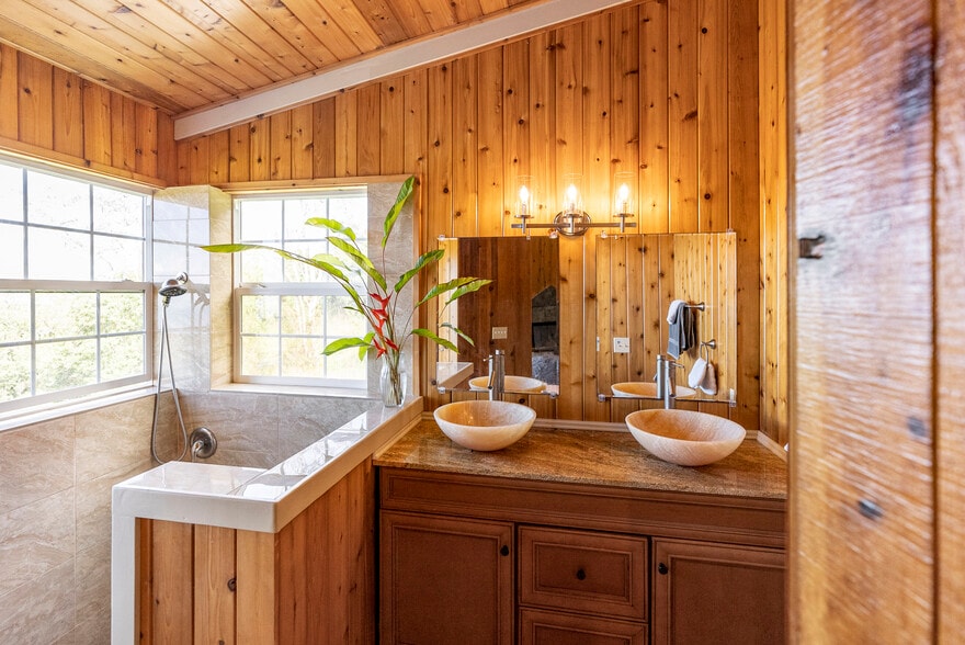 Master Bath - 75-5486 Keke St