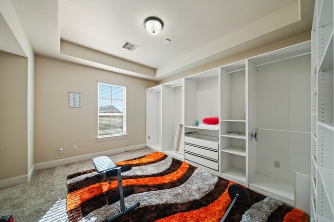 Building Photo - 2523 Crossvine Dr