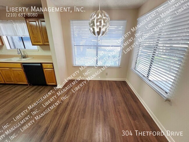 Building Photo - 304 Thetford Dr
