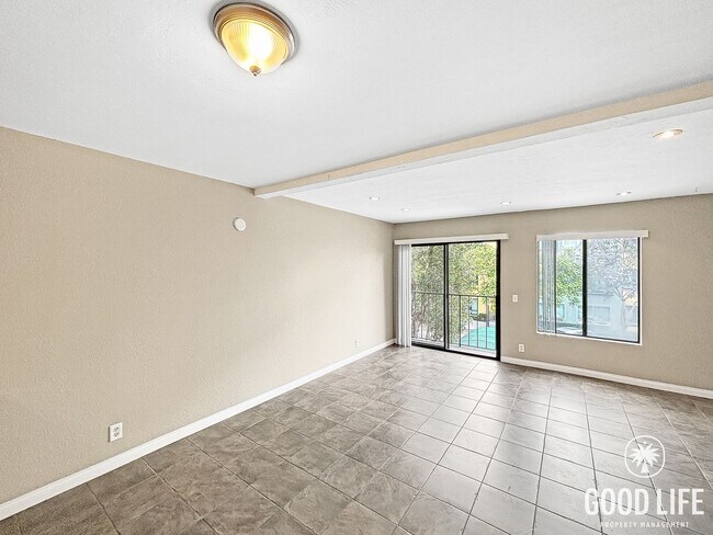 Building Photo - Inviting 1B/1.5BA Condo with Balcony in Cortez Hill