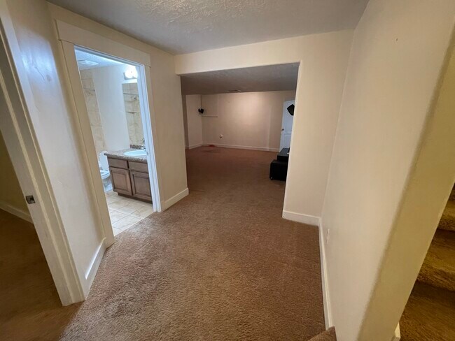 Building Photo - 4274 Lake Bridge Dr