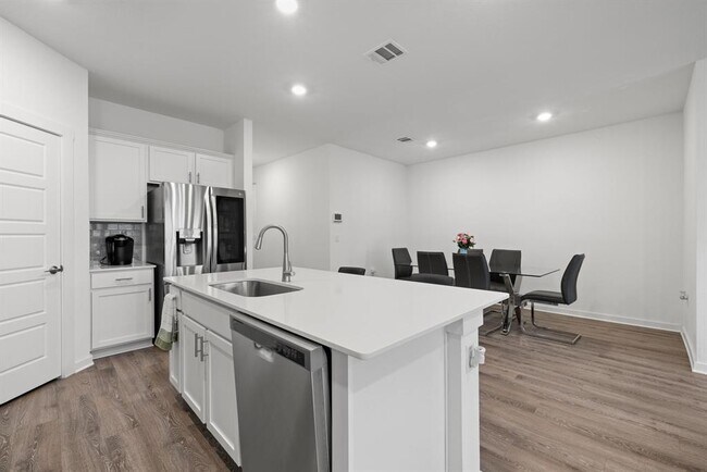 Building Photo - 13725 Lubeck Dr